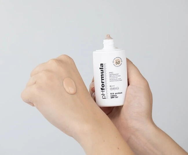 まぼまぼTHE UV EMULSION III SPF50+ PA Солнцезащитный крем с тоном / U.V. protect SPF50+ PRO DEFENCE3