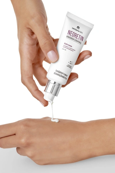 Осветляющий гель-крем для кожи с пигментацией SPF50 / Neoretin discrom control gelcream spf 50 / Cantabria Labs купить