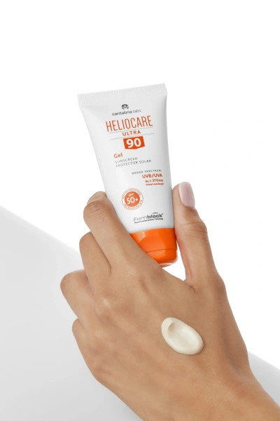 Сонцезахисний гель SPF90+ для комбінованої та жирної шкіри Heliocare / HELIOCARE ULTRA GEL SPF90+ / Cantabria Labs купить